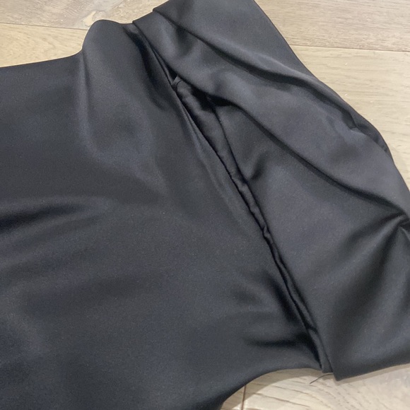Zara satin strapless top with pleating details. Never worn tag still on size S - Picture 3 of 4